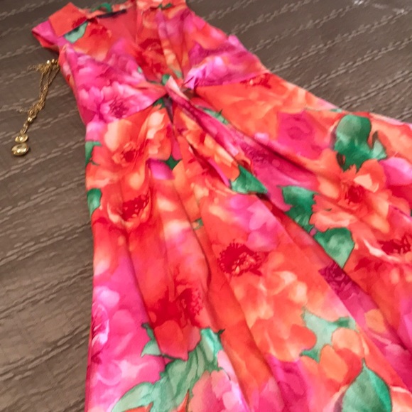 Jones New York Dresses & Skirts - Jones NY dress, flowered with a full skirt, size 6